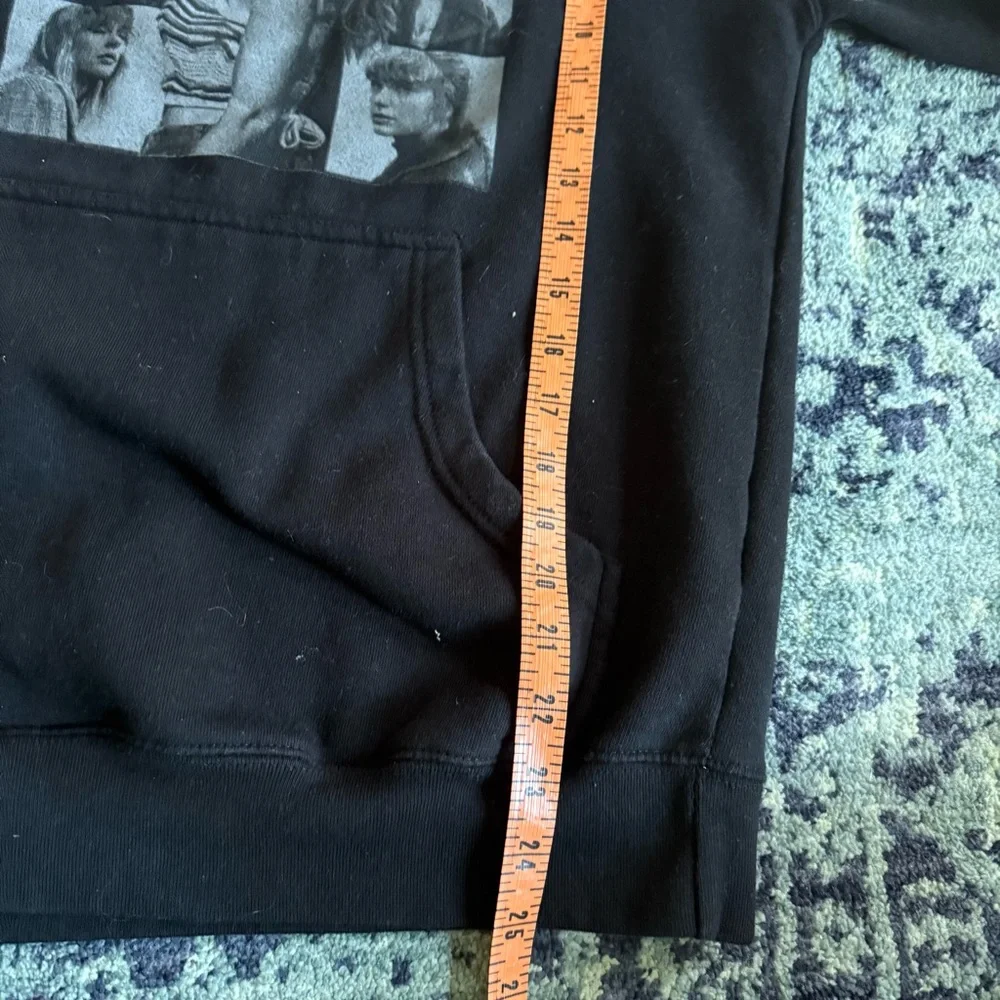 Taylor Swift The Eras Tour Self Cut Black Concert Crewneck Pullover Size Small - Picture 7 of 9